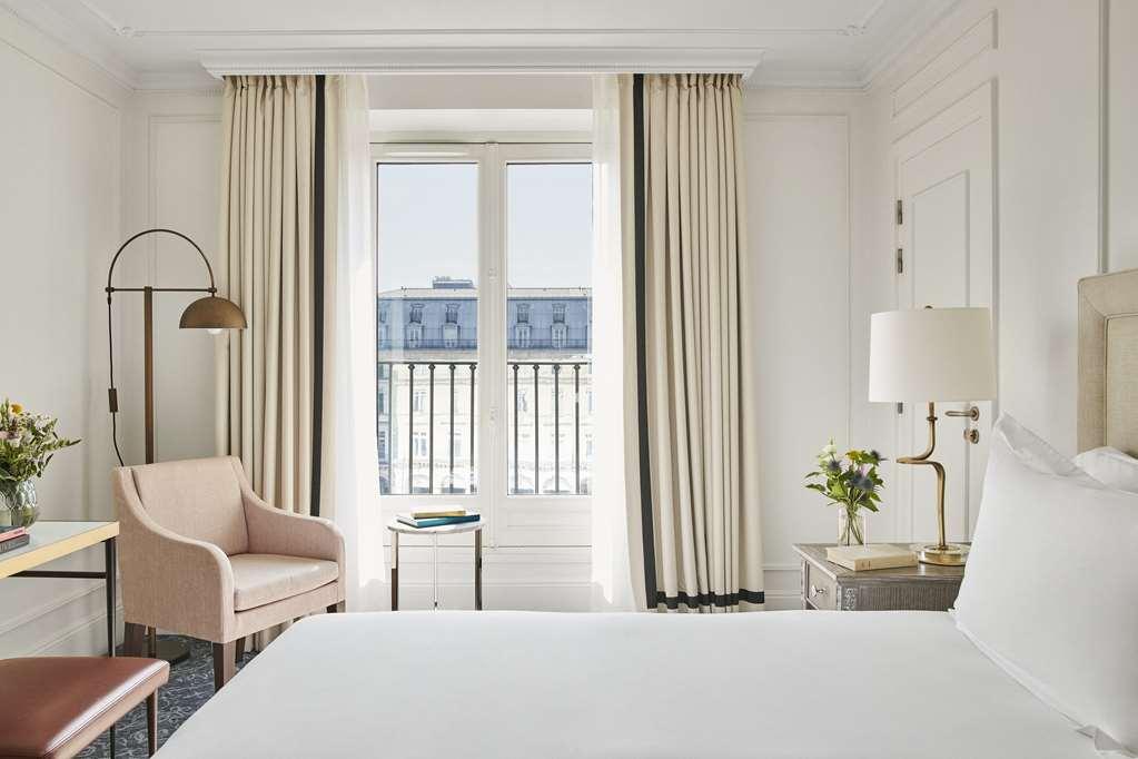 Du Louvre, In The Unbound Collection By Hyatt