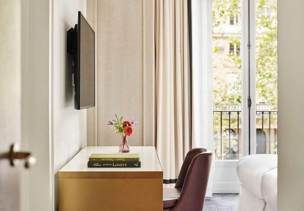 Du Louvre, In The Unbound Collection By Hyatt