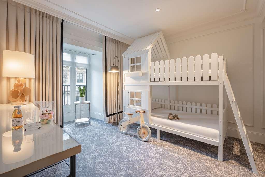 Du Louvre, In The Unbound Collection By Hyatt